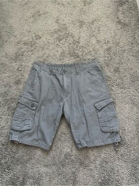 Men's Gray Cargo Shorts with Multi-Pocket Utility Design